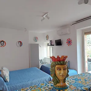 https://casa-4-passi-dal-duomo-in-centro.taorminaitalyhotels.com
